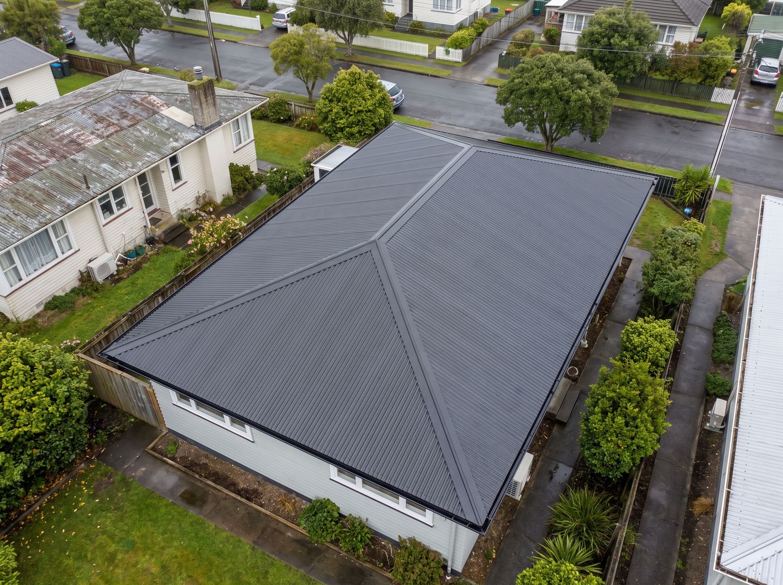 New charcoal COLORSTEEL roof on a Wellington home
